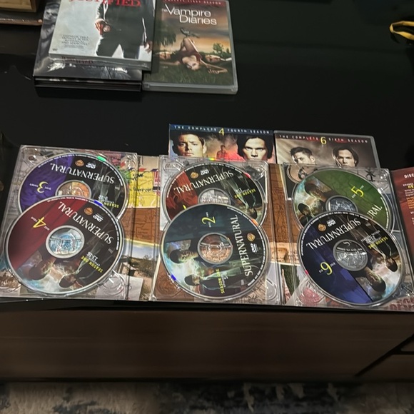 Supernatural WB Complete Season 1 & 4 - Picture 4 of 9